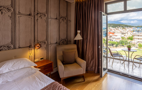 EXECUTIVE ROOM